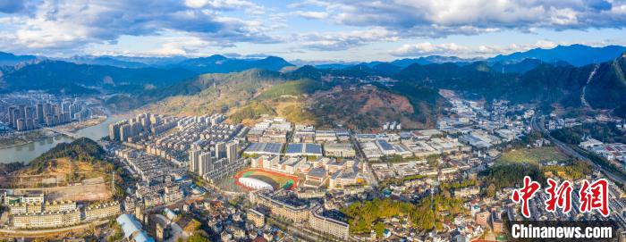 小縣城 錨定現代化——“出大產業”有汽車的地方 “吹，就有龍泉制造”