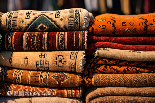 流淌在攤位間的色彩詩(shī)篇 五色斑斕的地毯與紡織品