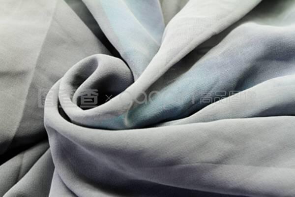 灰色紡織品 從色彩哲學(xué)到現(xiàn)代應(yīng)用的深邃魅力